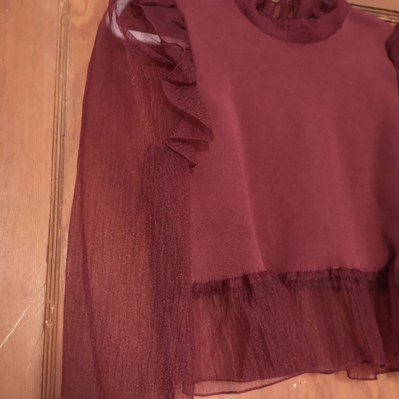 Cute dressed top (never worn) - Picture 3 of 4